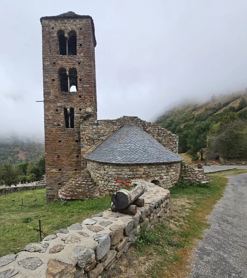 Église romane de Mérens-les-Vals de derrière